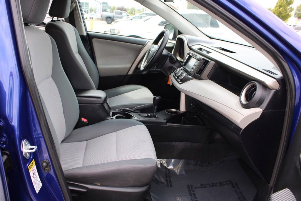 Used 2015 Toyota RAV4 LE image 15