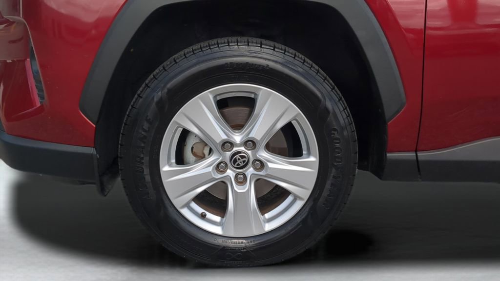 Used 2021 Toyota RAV4 XLE FWD image 25
