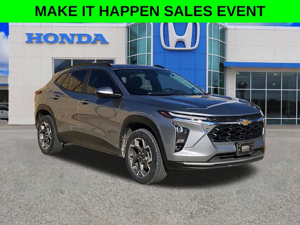 Used 2024 Chevrolet Trax LT w/ Driver Confidence Package FWD image 12