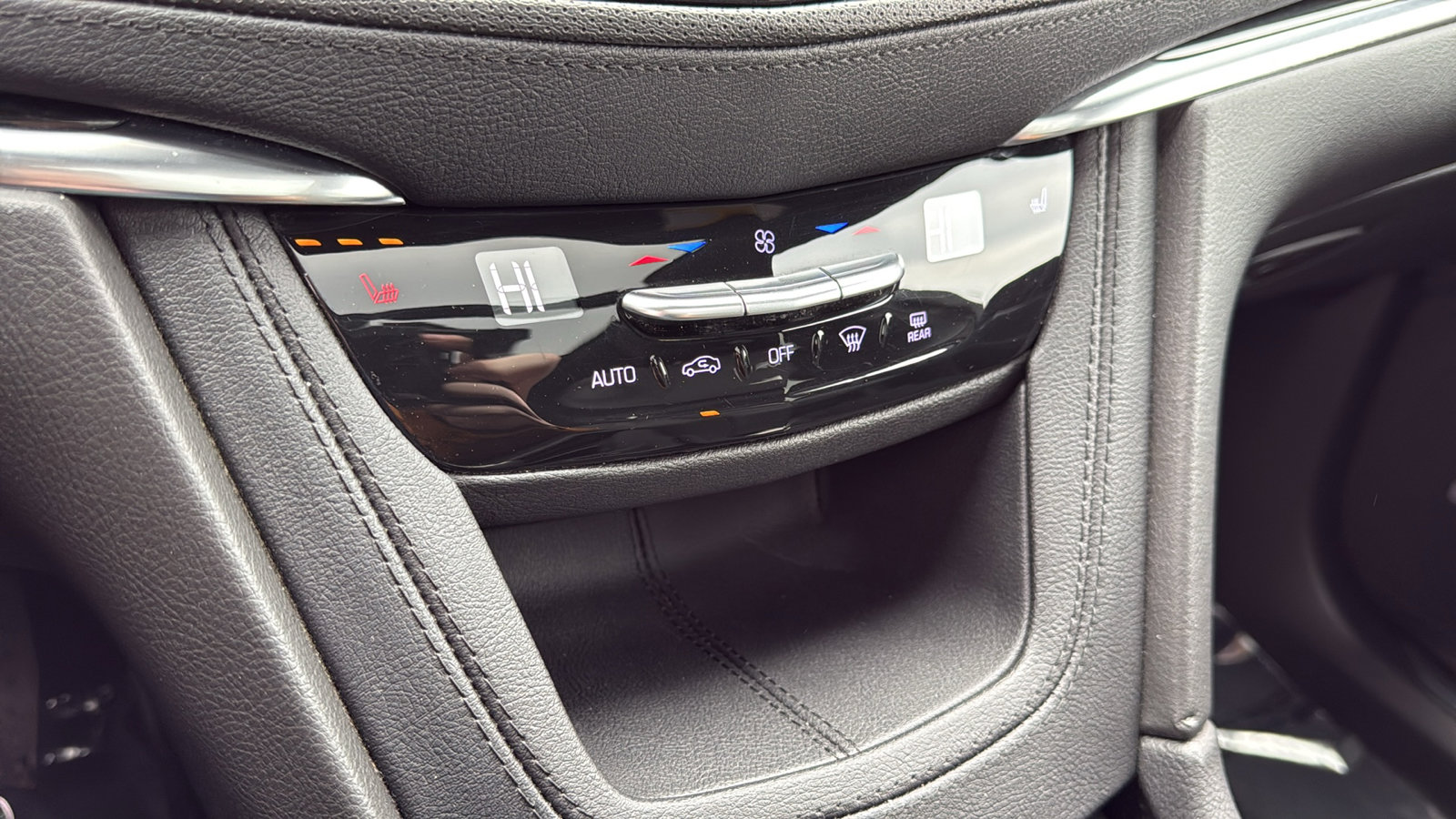 Certified 2025 Cadillac XT5 Premium Luxury image 24