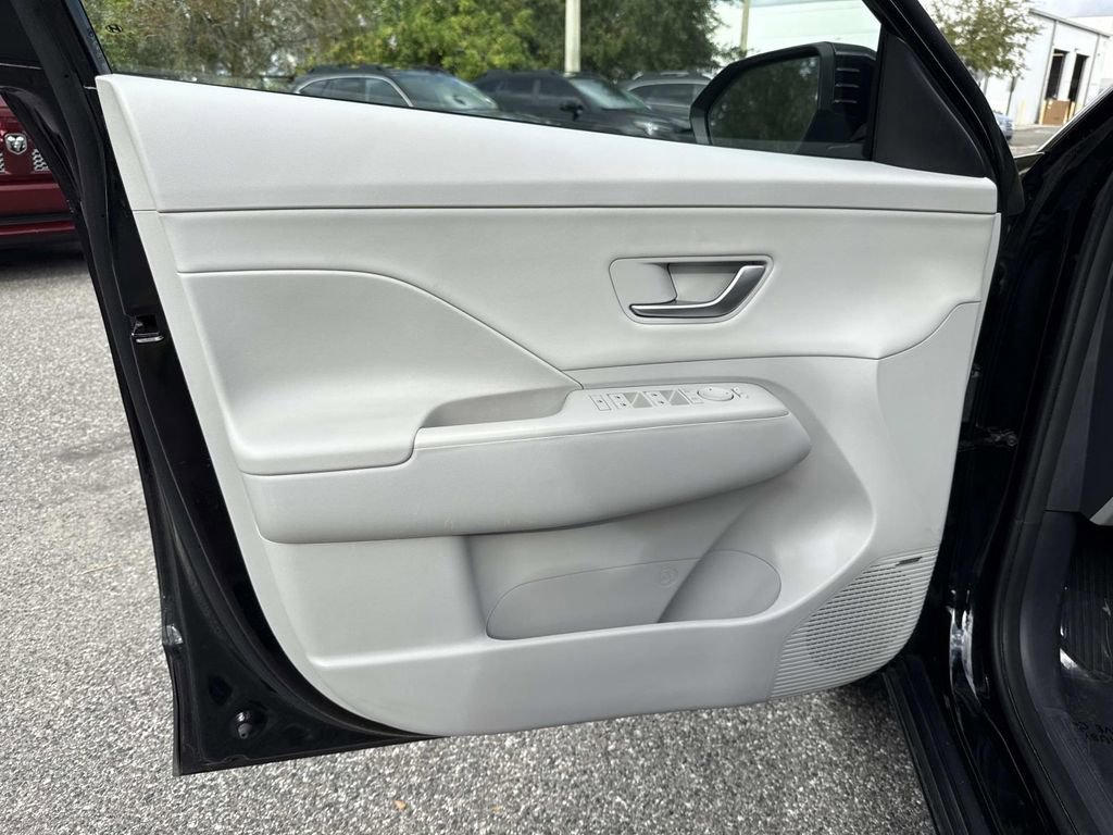 Used 2024 Hyundai Kona Limited image 21