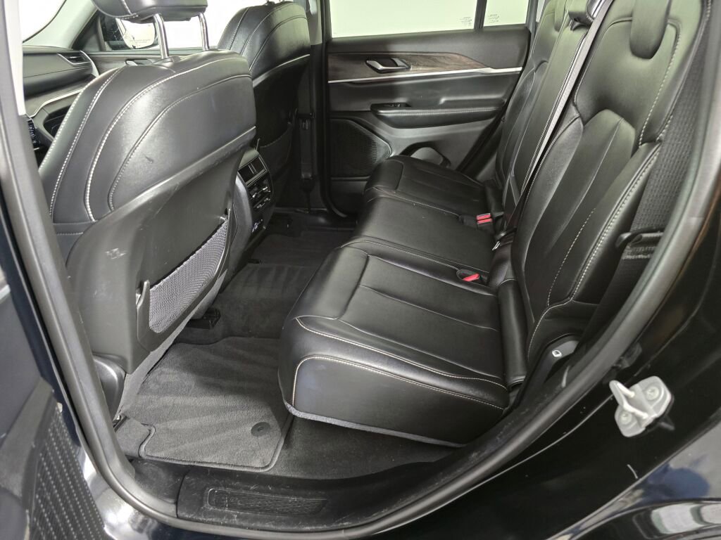 Used 2023 Jeep Grand Cherokee Limited w/ Black Appearance Package image 36