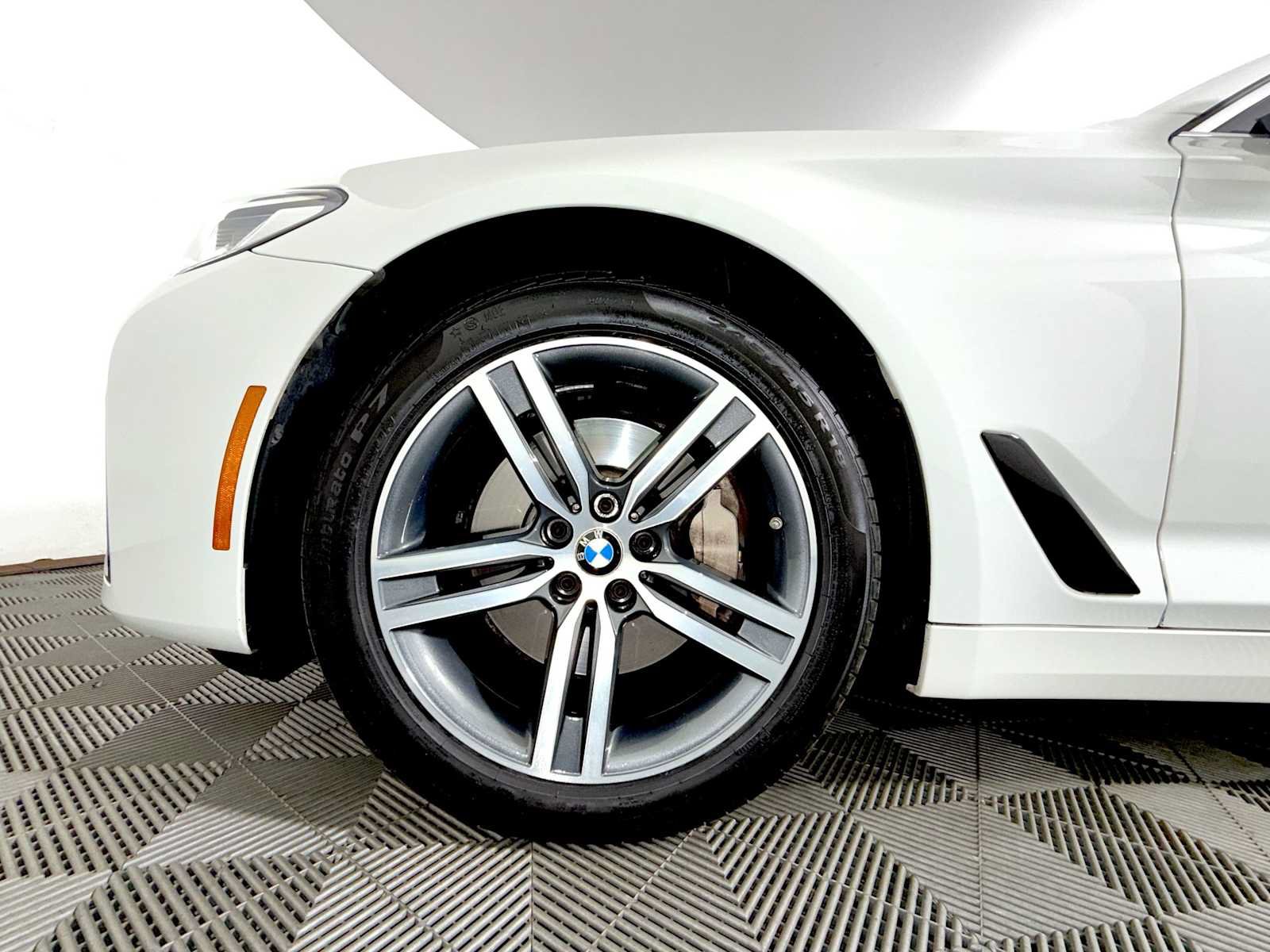 Used 2023 BMW 530i xDrive w/ Premium Package AWD/4WD image 8