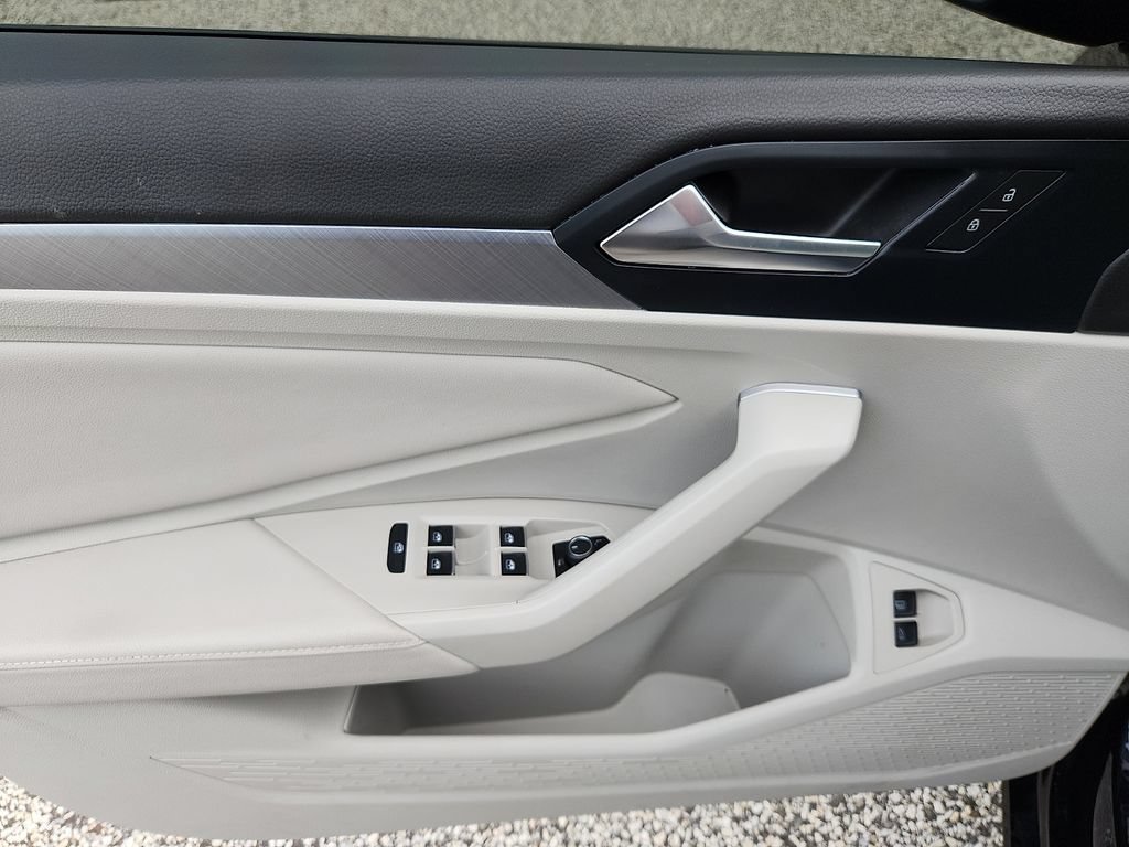 Used 2024 Volkswagen Jetta SE FWD image 13
