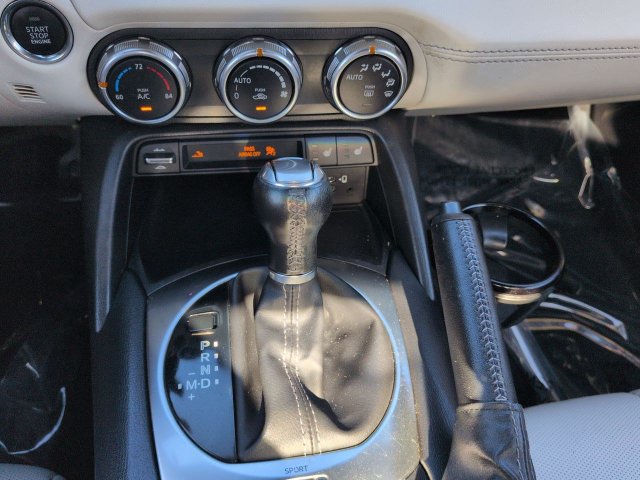 Used 2021 MAZDA MX-5 Miata RF Grand Touring RWD image 17