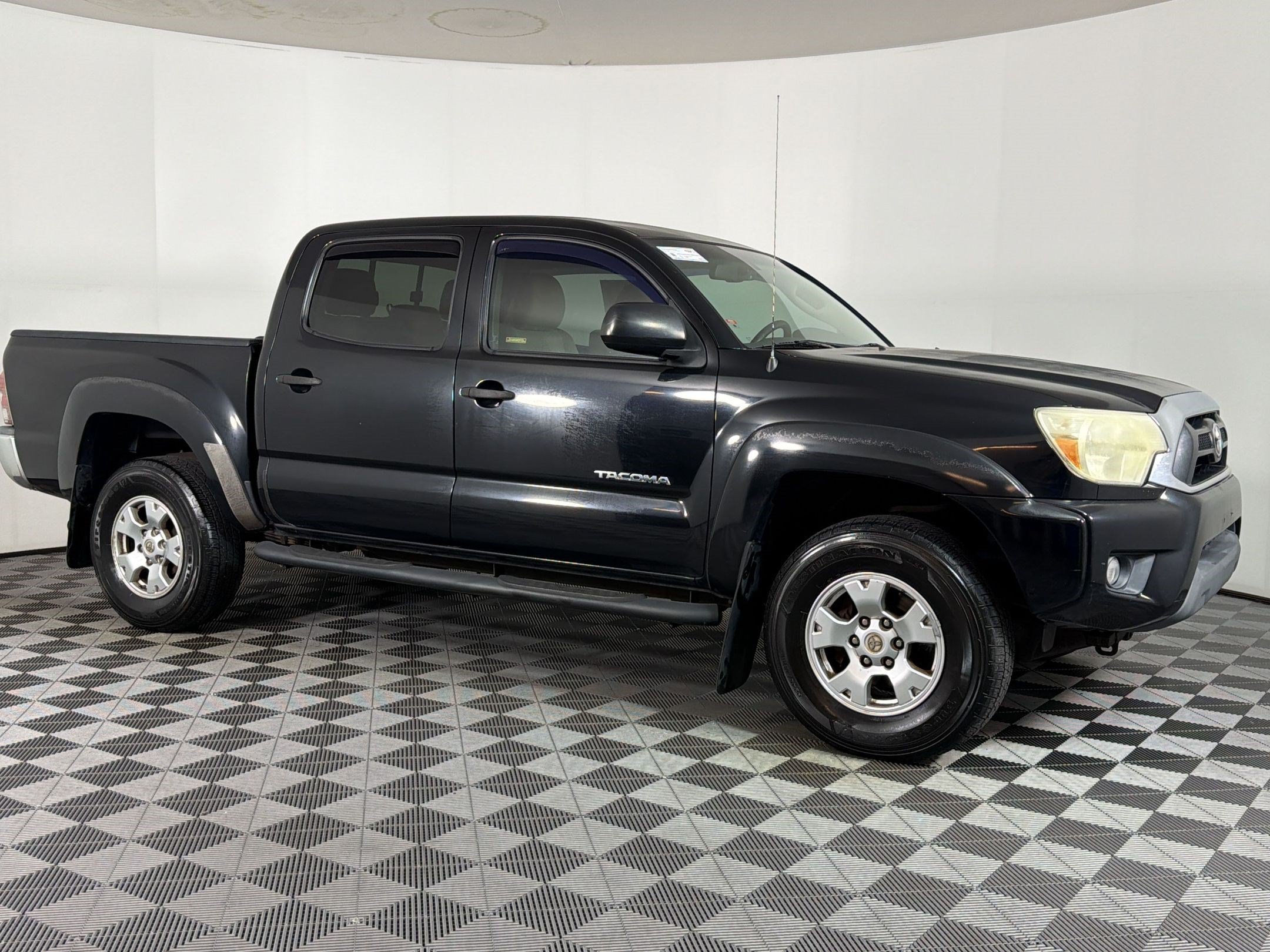 Used 2013 Toyota Tacoma 4x4 Double Cab w/ SR5 Pkg image 6