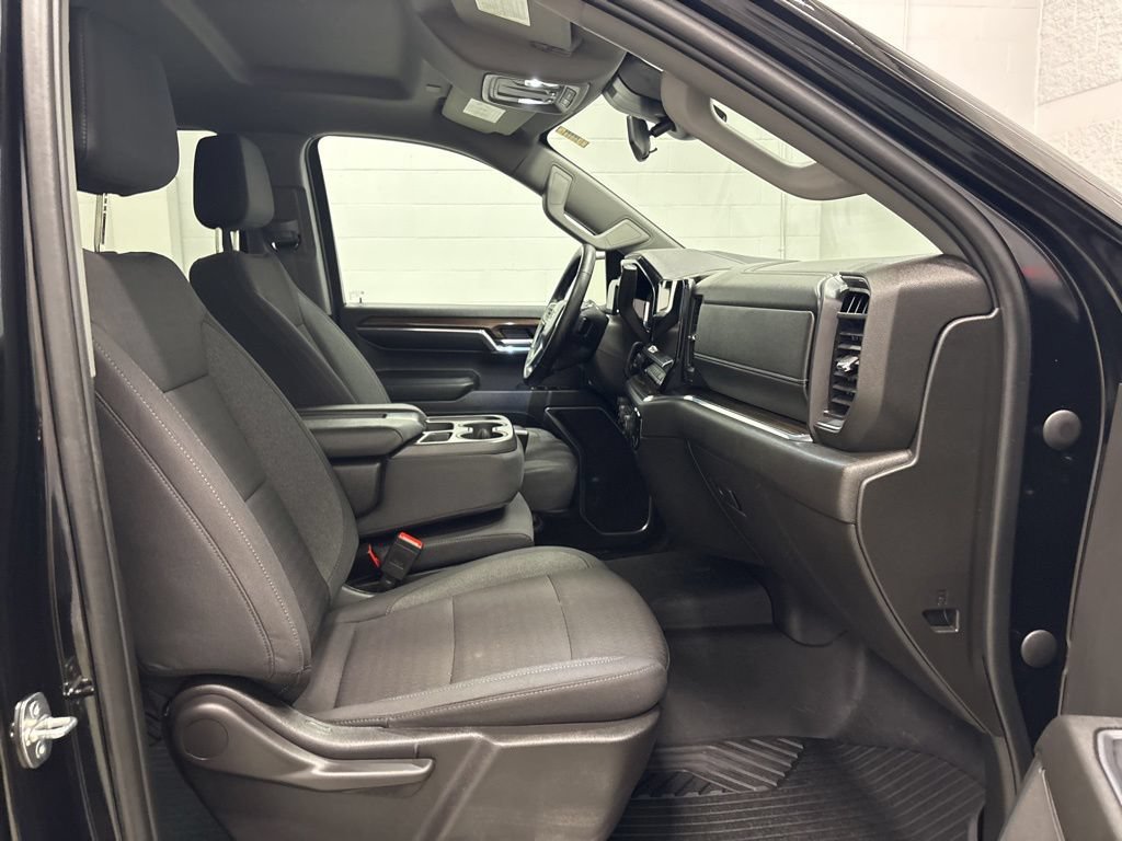 Used 2024 Chevrolet Silverado 1500 RST AWD/4WD image 4