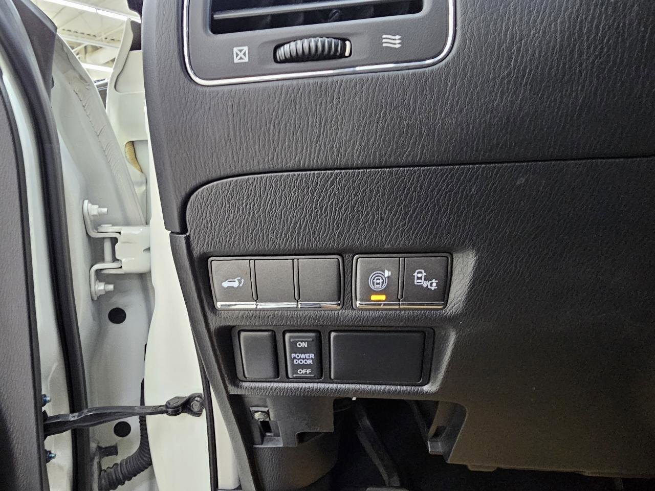 Used 2014 INFINITI QX80 2WD w/ Deluxe Touring Package image 39