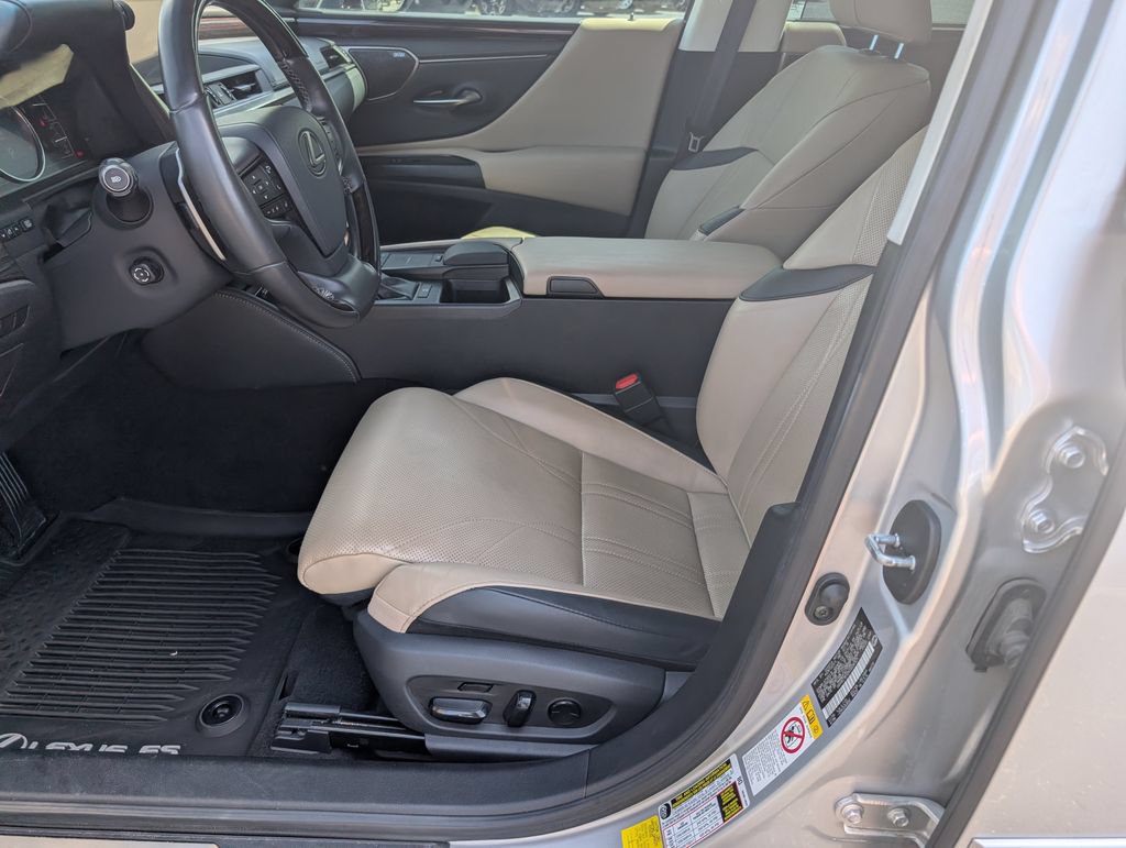 Used 2019 Lexus ES 350 Ultra Luxury w/ Accessory Package 2 FWD image 11
