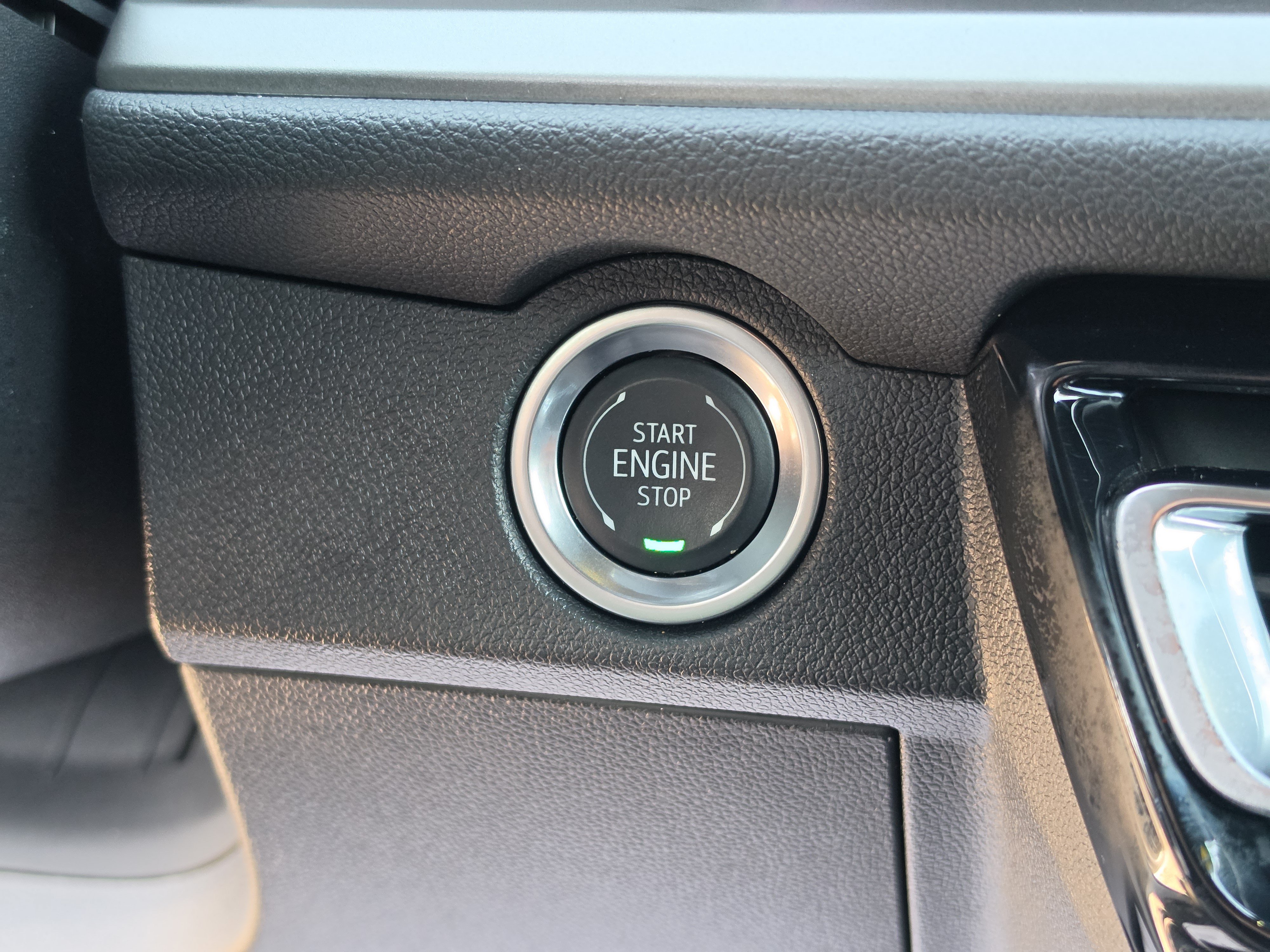 Used 2025 Chevrolet Traverse LT FWD image 37