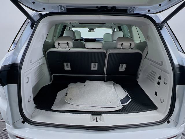 Certified 2025 Buick Enclave Avenir image 27