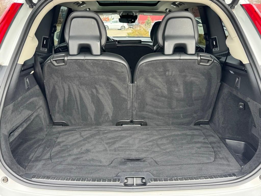 Used 2018 Volvo XC90 T5 Momentum w/ Convenience Package image 5