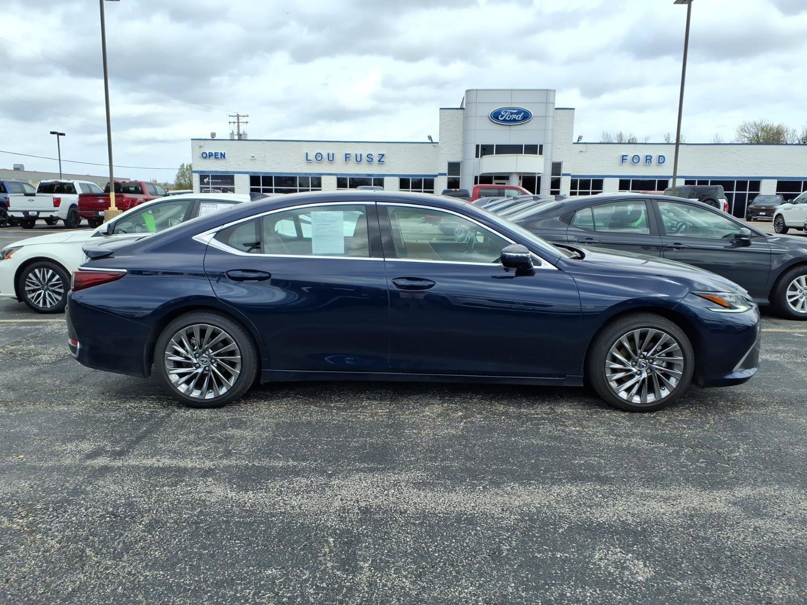 Used 2024 Lexus ES 300h Ultra Luxury w/ Accessory Package (Z2) image 29