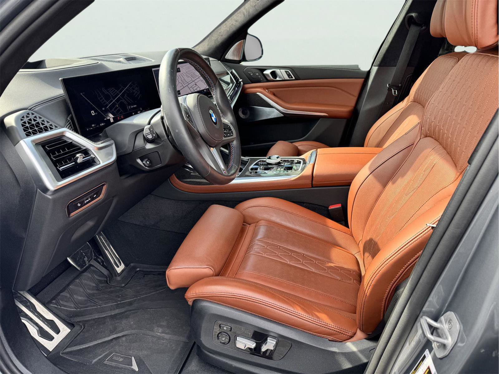Used 2025 BMW X7 M60i image 11