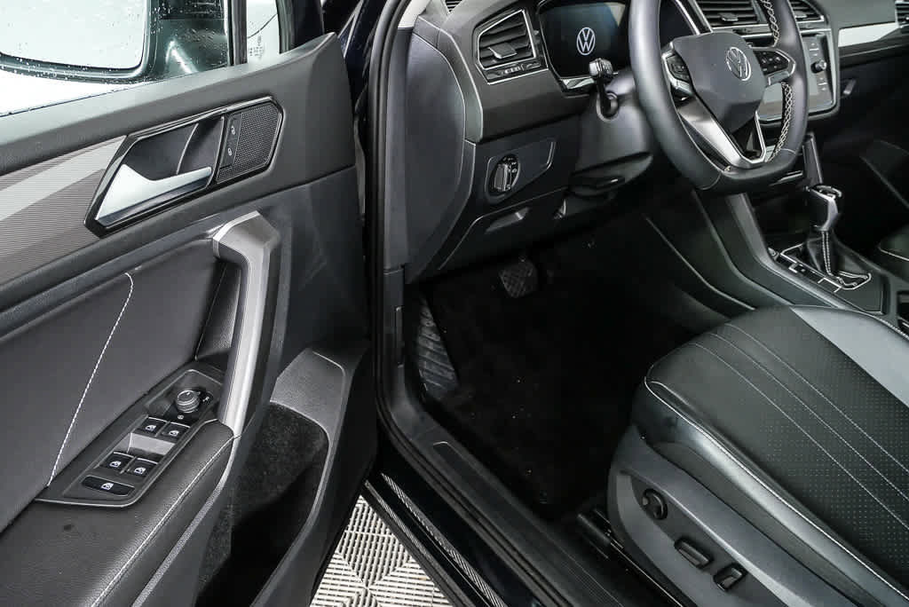 Certified 2023 Volkswagen Tiguan SE FWD image 10