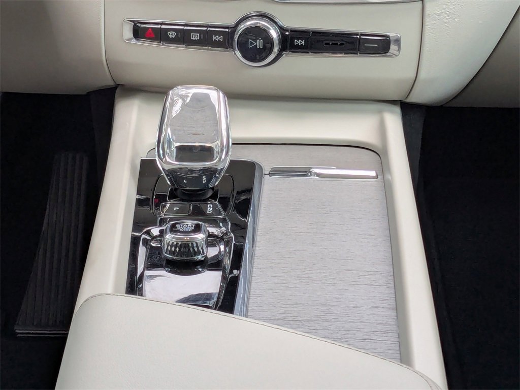 Certified 2023 Volvo XC60 B6 Ultimate image 9