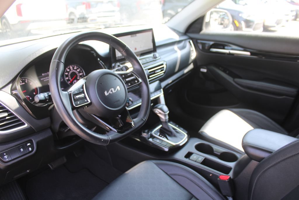 Certified 2023 Kia Seltos SX w/ SX Sunroof Package AWD/4WD image 21
