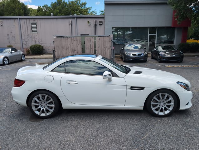 Used 2017 Mercedes-Benz SLC 300 image 4