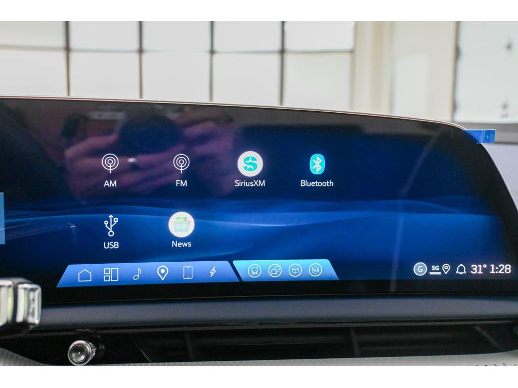 New 2026 Cadillac Optiq Luxury 2 image 33