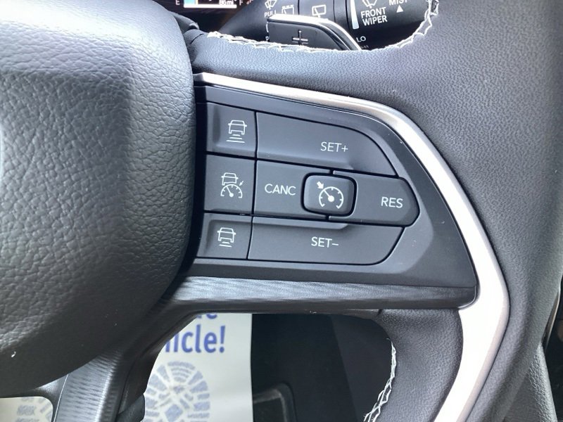 New 2025 Jeep Grand Cherokee Altitude image 33