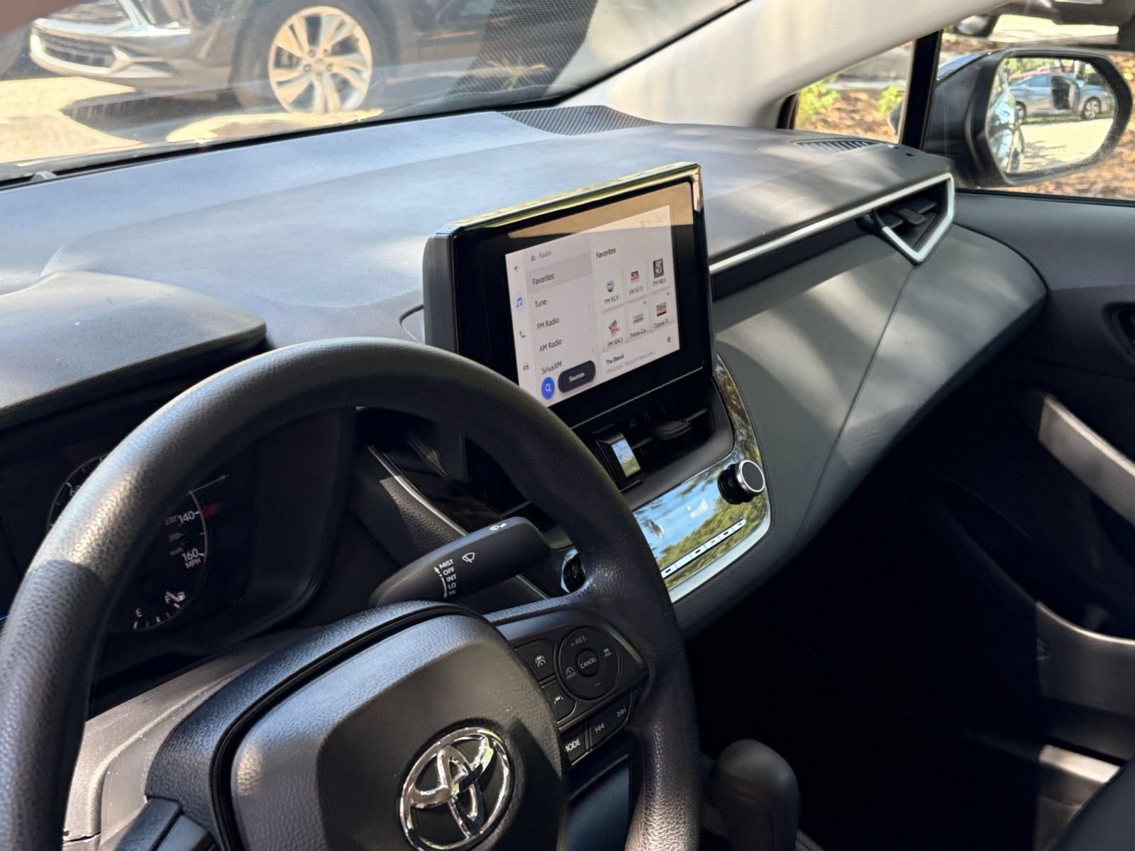 Used 2025 Toyota Corolla LE FWD image 32