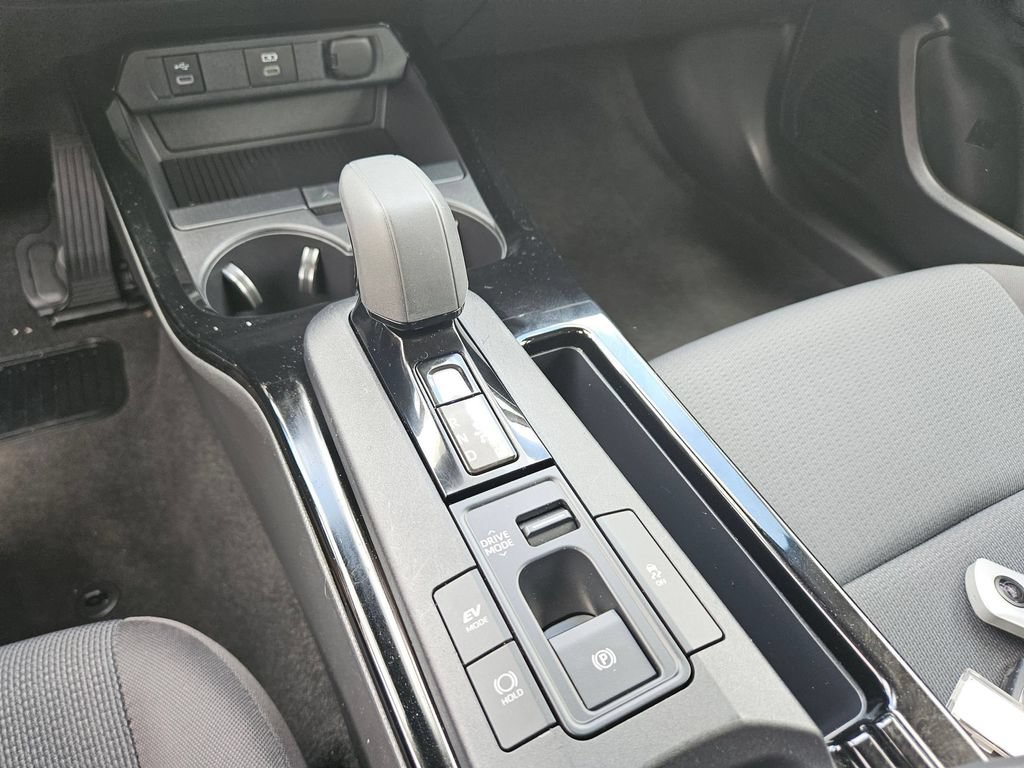 Used 2025 Toyota Prius LE FWD image 30