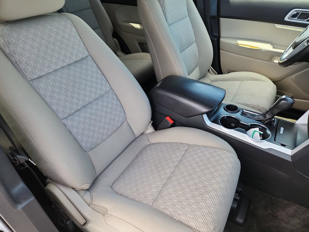 Used 2015 Ford Explorer XLT w/ Equipment Group 201A FWD image 14