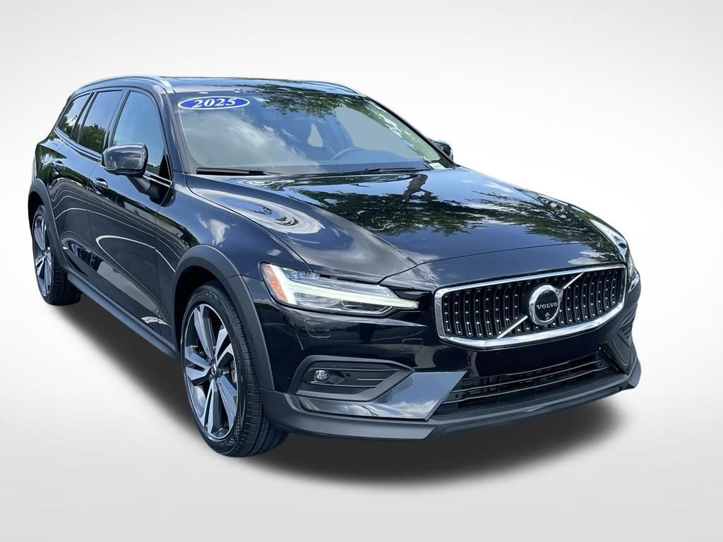 Used 2025 Volvo V60 B5 Cross Country Plus AWD/4WD image 8