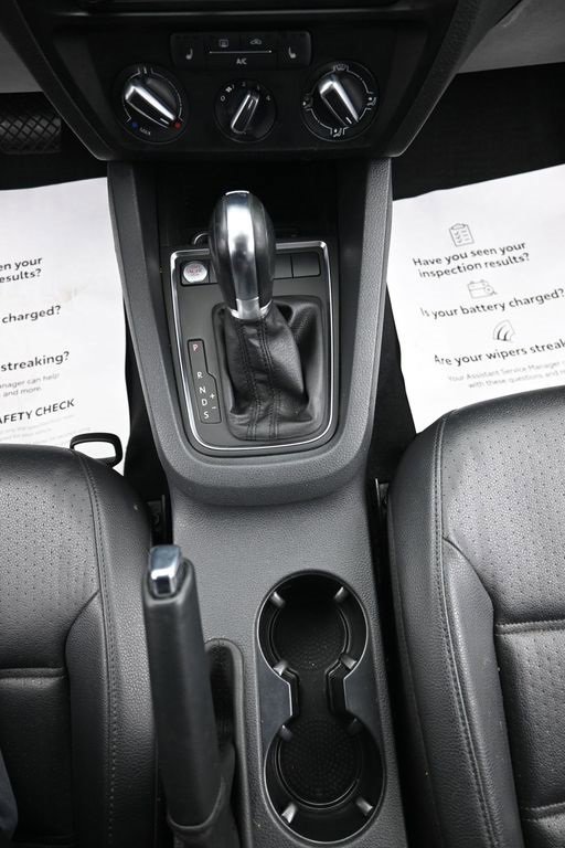 Used 2017 Volkswagen Jetta SE image 22