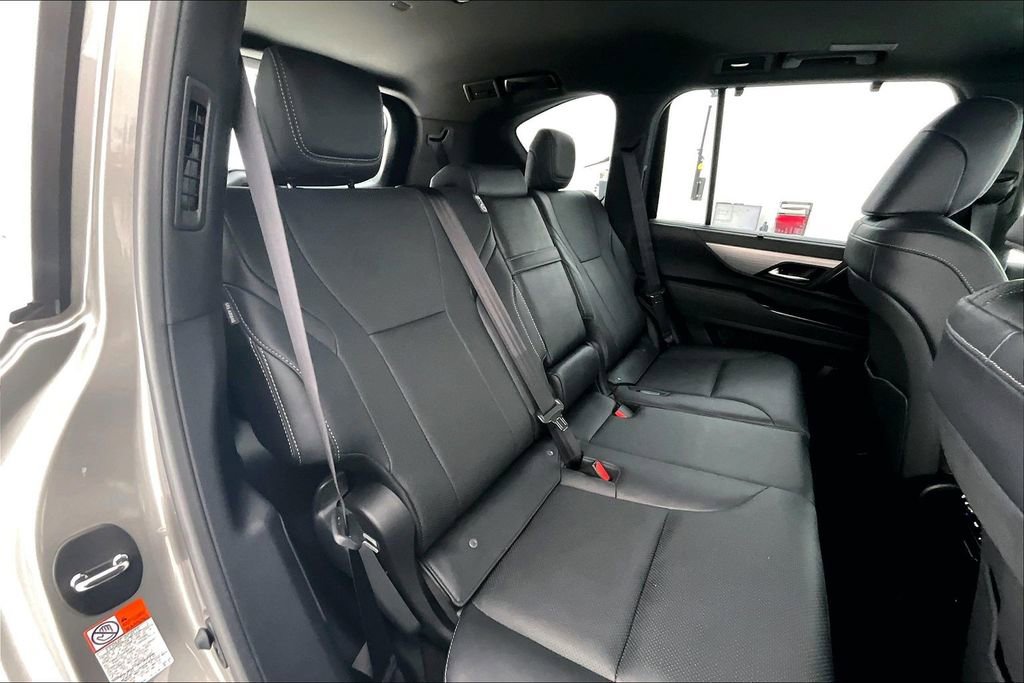 Used 2025 Lexus LX 700h F Sport image 36