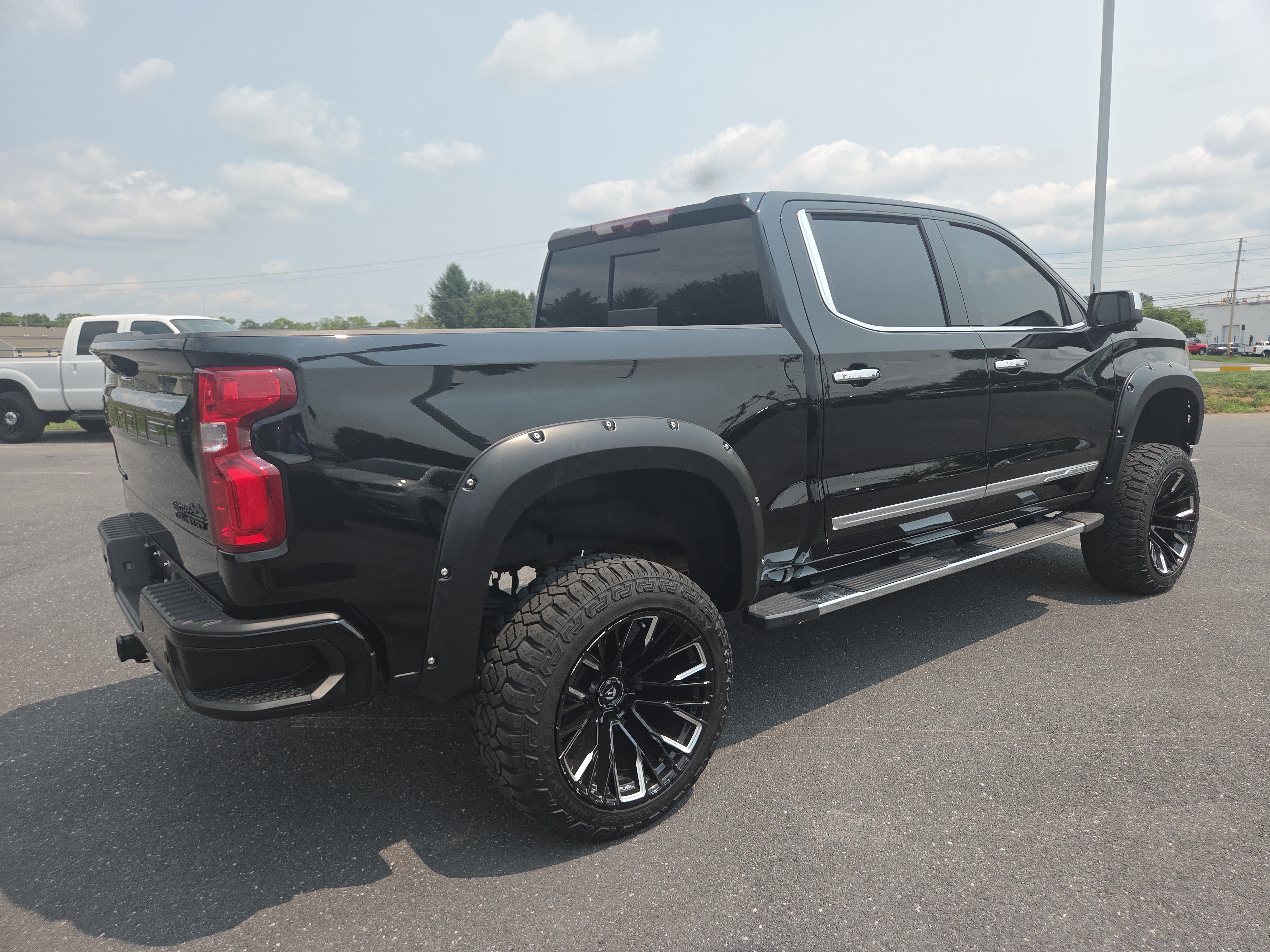 Used 2023 Chevrolet Silverado 1500 High Country w/ LPO, Dark Essentials Package AWD/4WD image 16