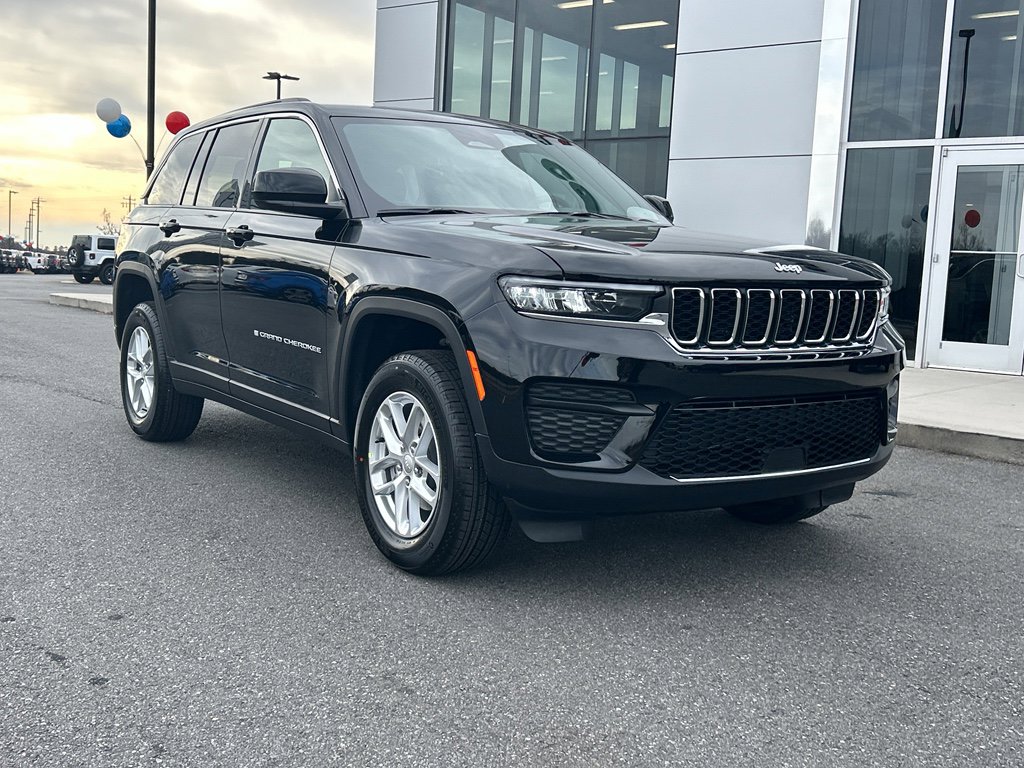 New 2025 Jeep Grand Cherokee Laredo RWD image 7