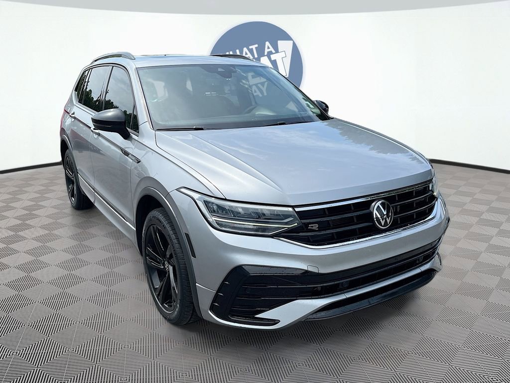 Used 2023 Volkswagen Tiguan SE R-Line FWD image 3