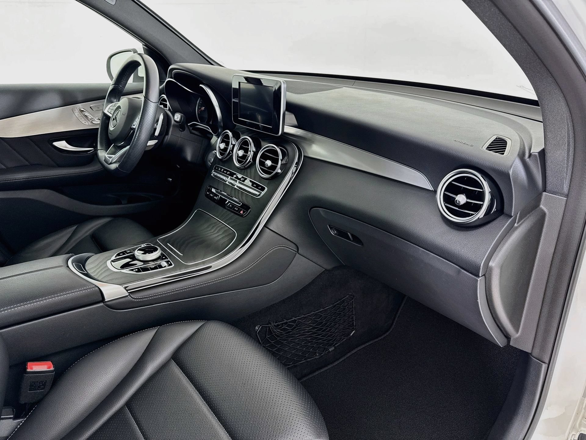 Certified 2019 Mercedes-Benz GLC 300 image 32