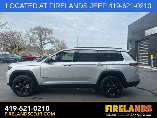Used 2023 Jeep Grand Cherokee L Laredo image 4