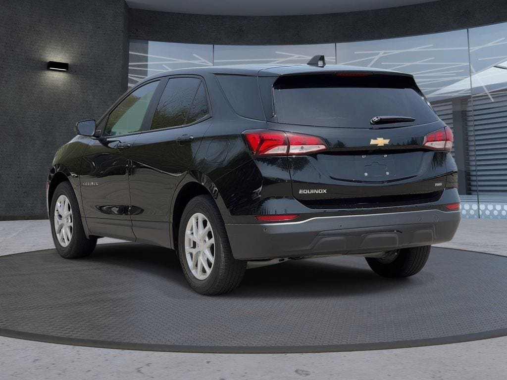 Used 2022 Chevrolet Equinox LS w/ LS Convenience Package AWD/4WD image 3
