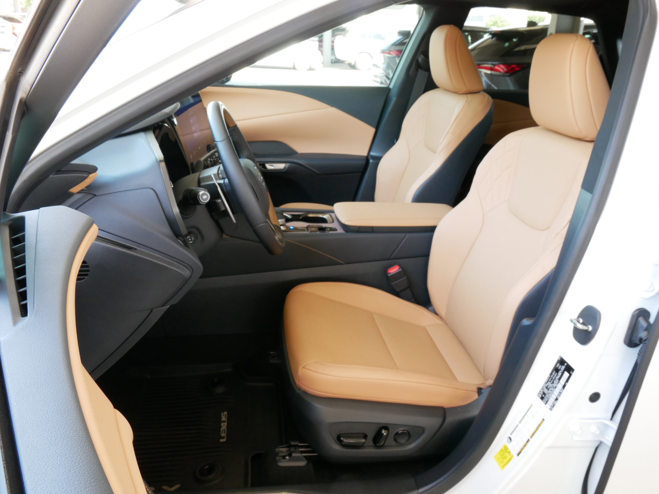 Used 2025 Lexus RX 350 Premium FWD image 2