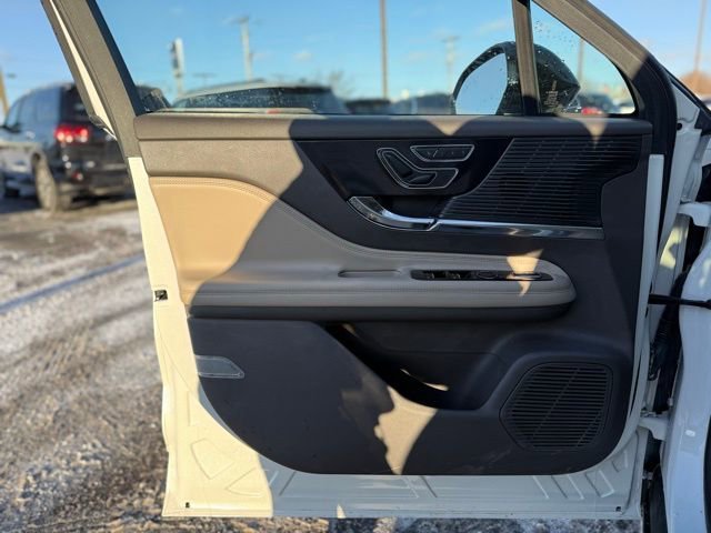 Used 2022 Lincoln Corsair FWD image 12