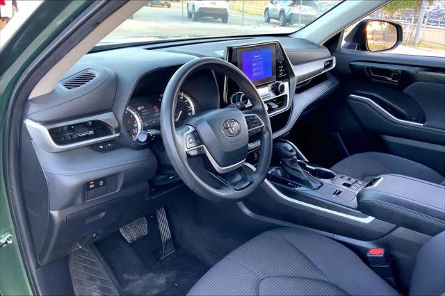 Certified 2023 Toyota Highlander L image 16
