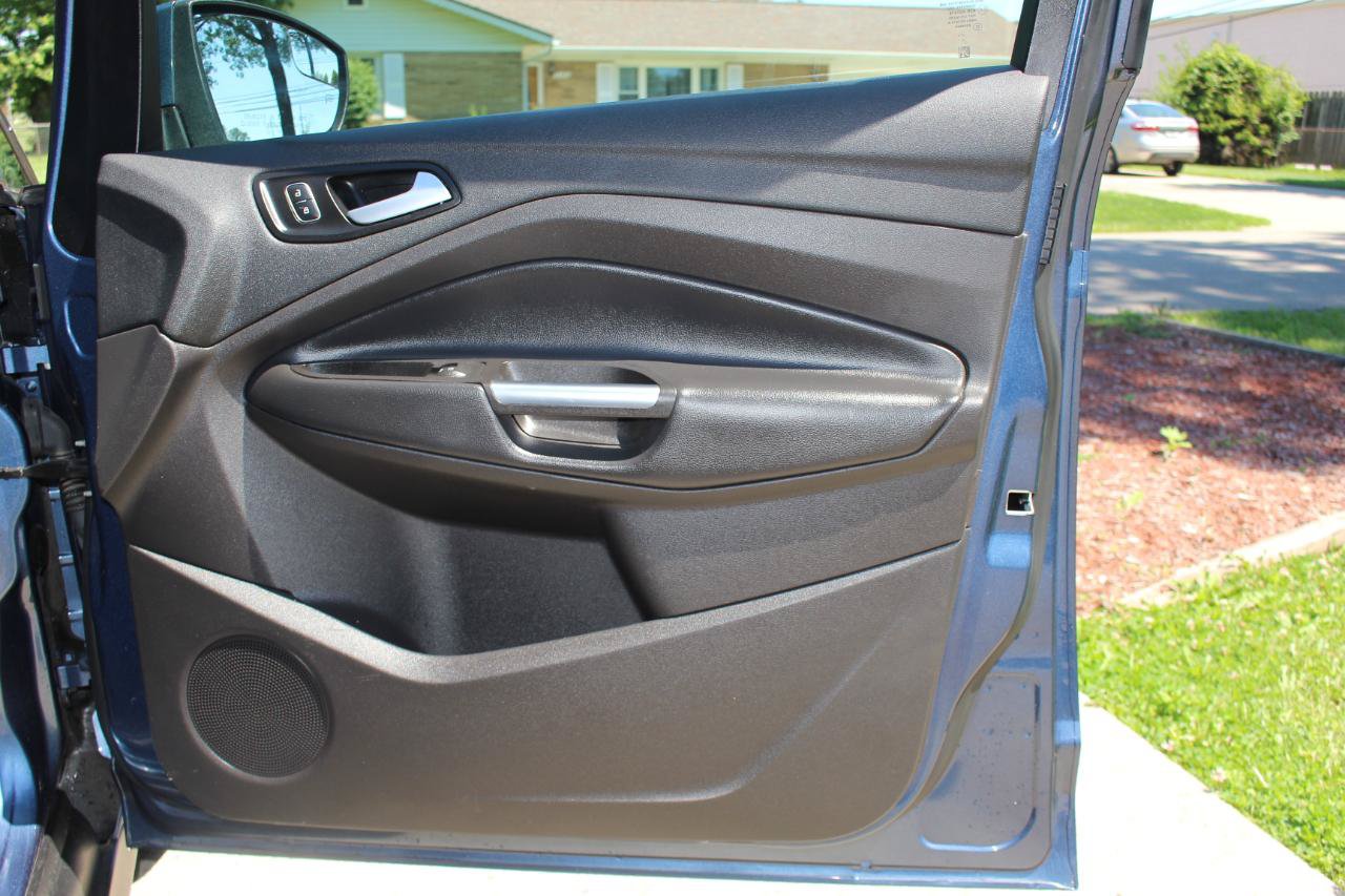 Used 2018 Ford C-MAX SE w/ Cold Weather Package FWD image 35
