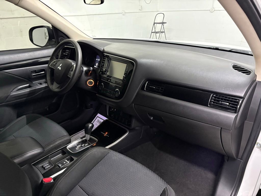 Used 2019 Mitsubishi Outlander ES image 20