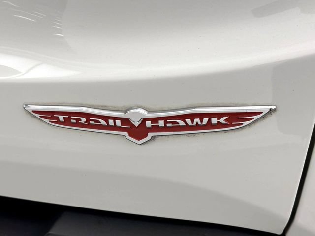 Used 2017 Jeep Renegade Trailhawk AWD/4WD image 10