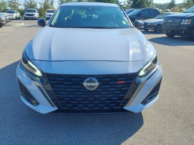 Used 2025 Nissan Altima 2.5 SR w/ SR Premium Package AWD/4WD image 2