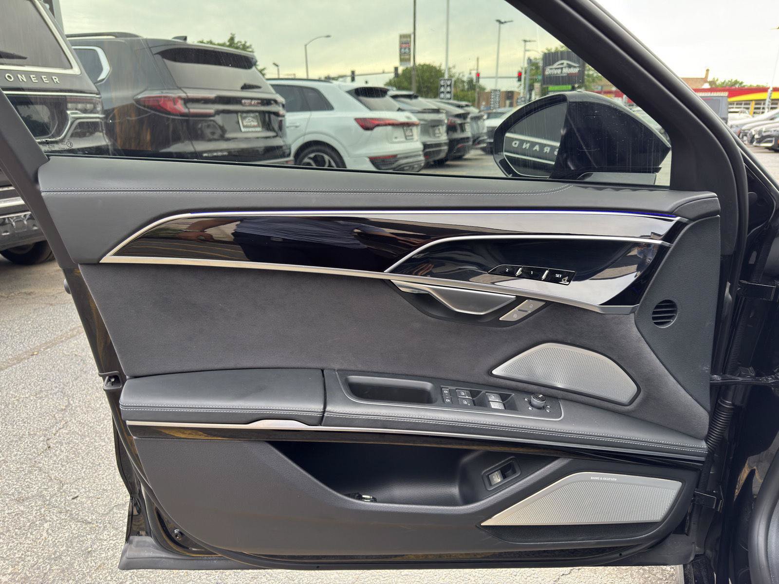 Used 2022 Audi S8 AWD/4WD image 19