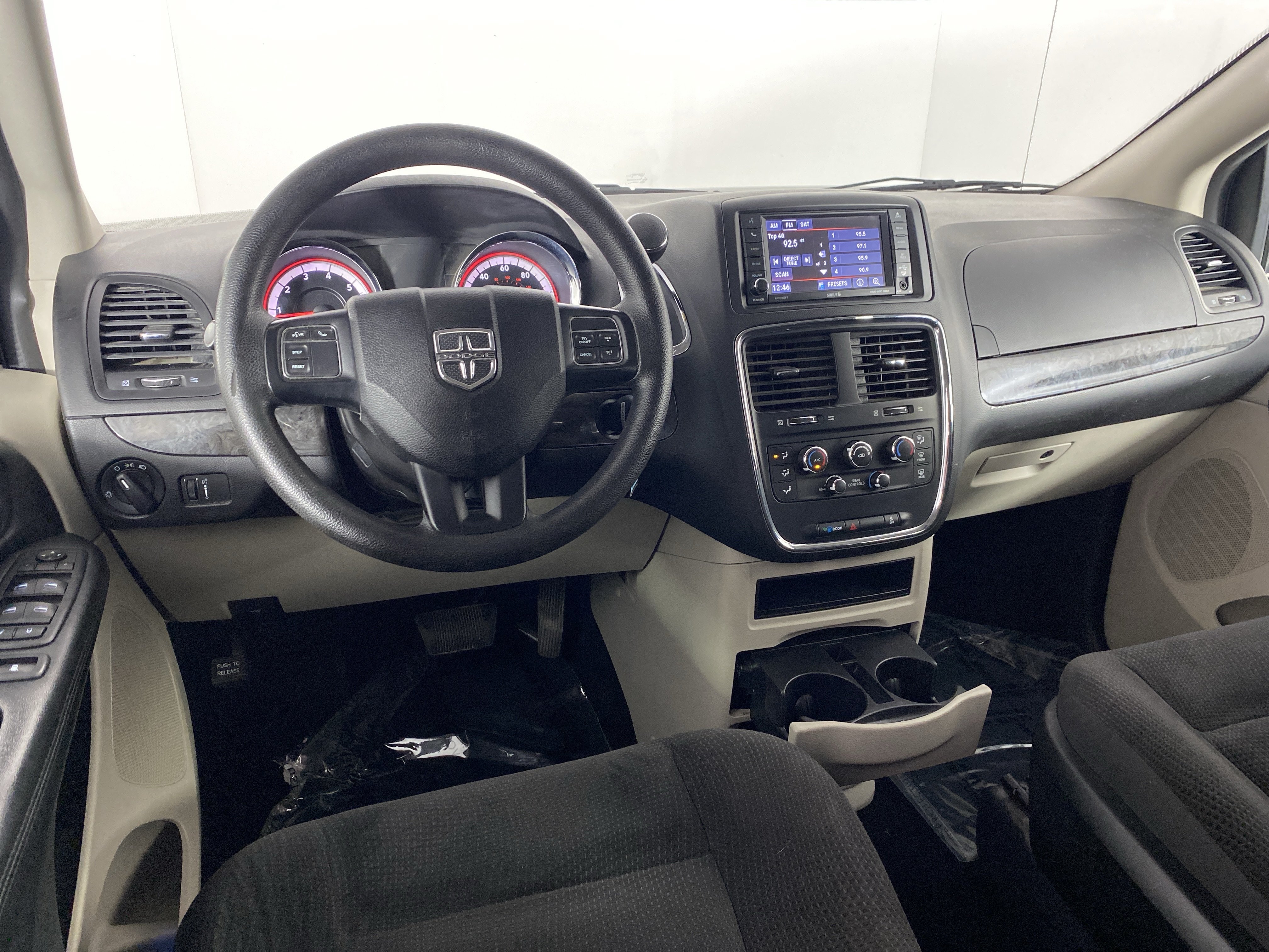 Used 2019 Dodge Grand Caravan SE w/ UConnect Hands-Free Group FWD image 16