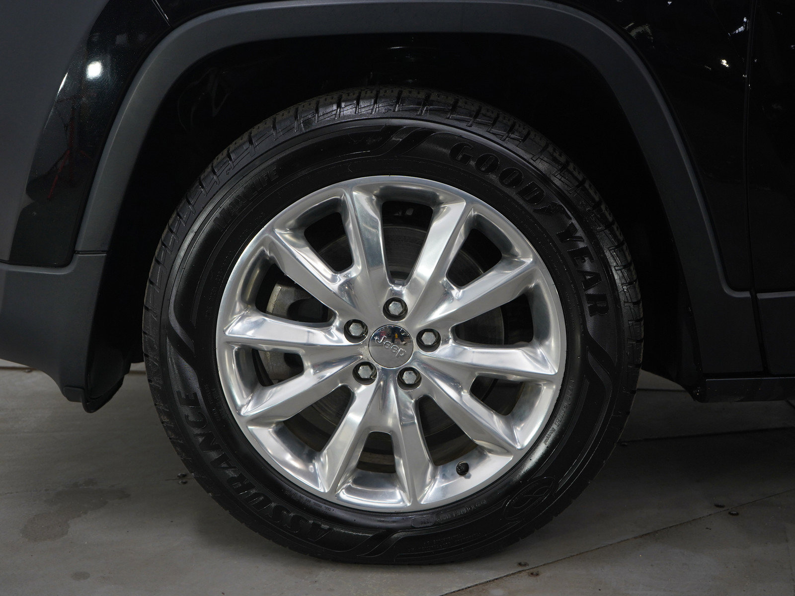 Used 2017 Jeep Cherokee Limited image 25