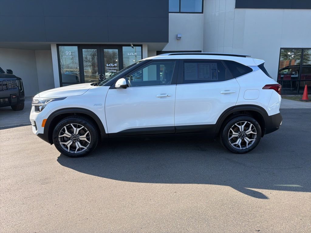 Certified 2023 Kia Seltos EX image 2
