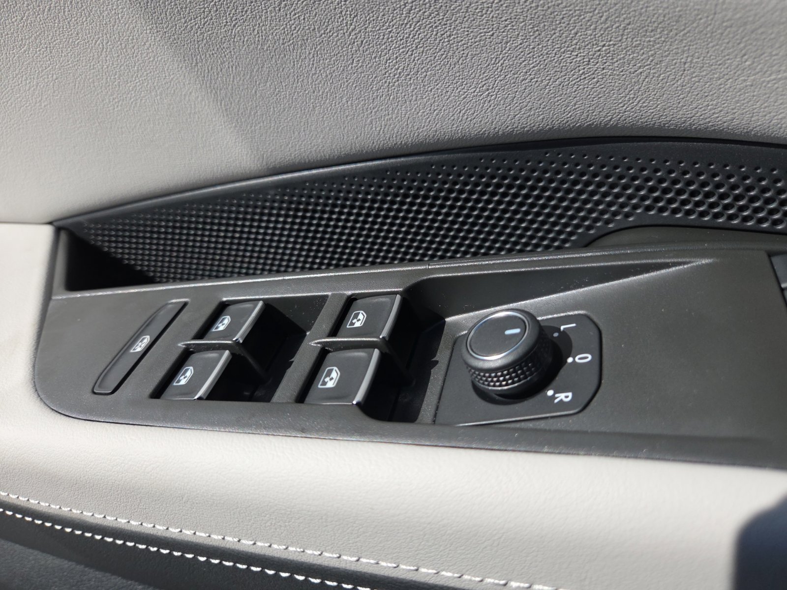 New 2027 Volkswagen Atlas SE AWD/4WD image 20