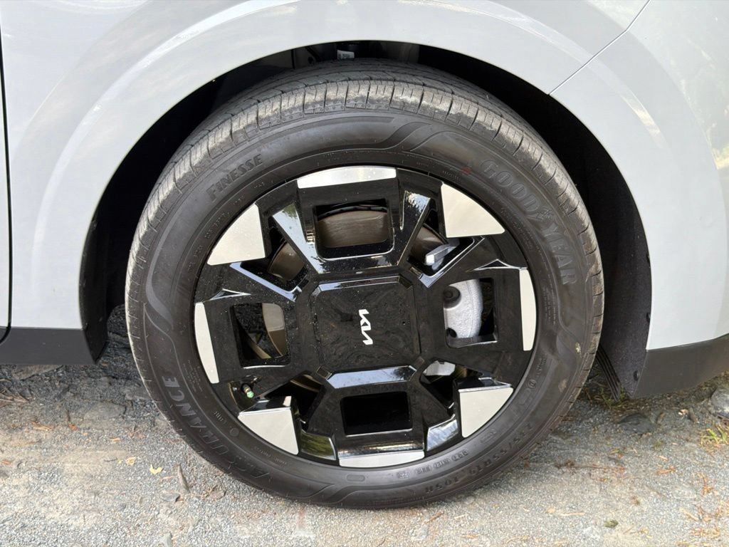 Used 2026 Kia Carnival EX FWD image 8