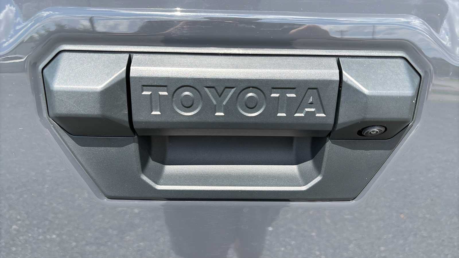 Used 2025 Toyota Tacoma SR AWD/4WD image 12